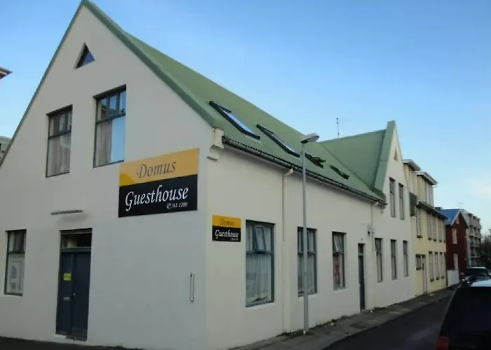 Domus Guesthouse - Hostel